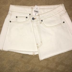 LF white skirt NEVER WORN WITH TAG